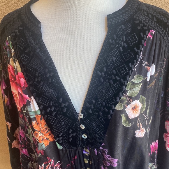 JOHNNY WAS SILK AND VELVET BLOUSE - Picture 5 of 9